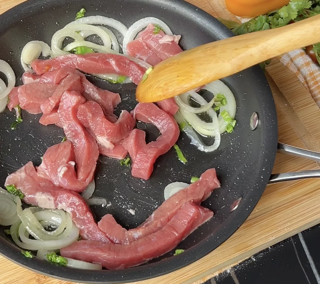 Carne guisada con tortillas panamá