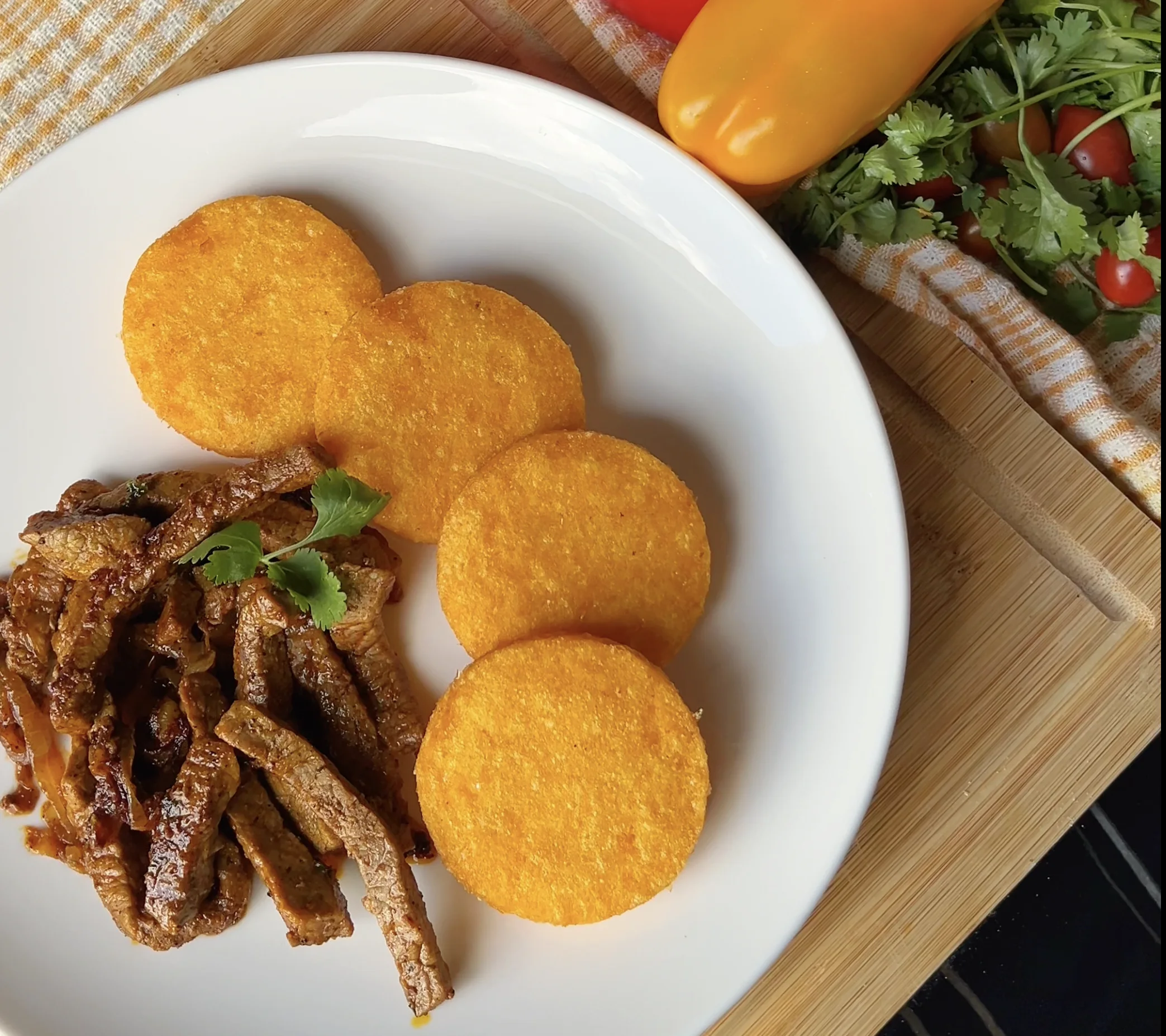 Tortillas con carne encebollada