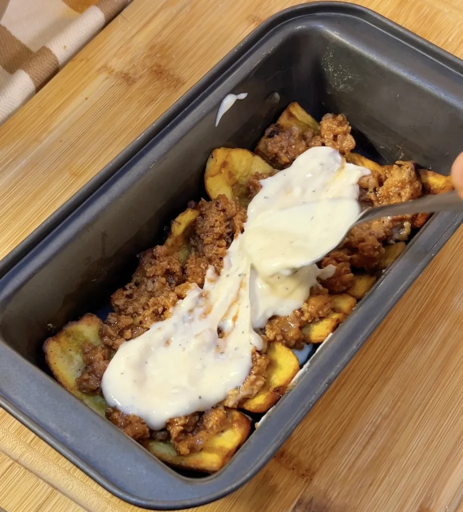 Lasaña de plátano con carne y bechamel