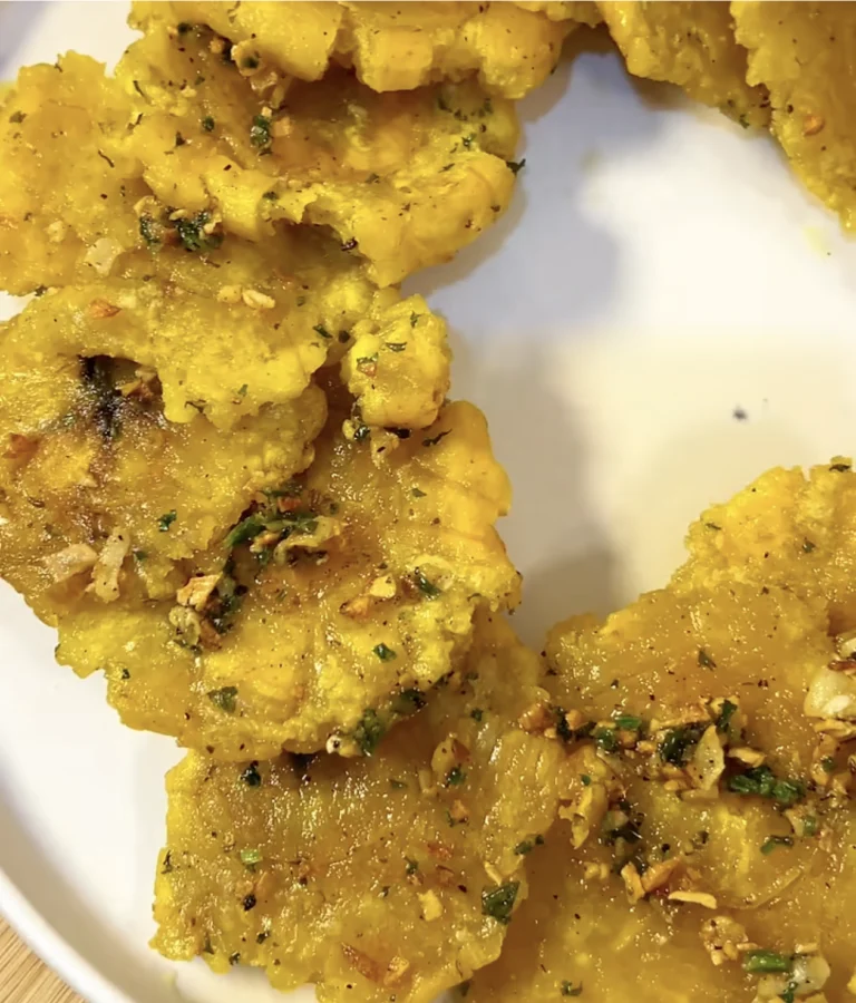 Patacones al ajillo