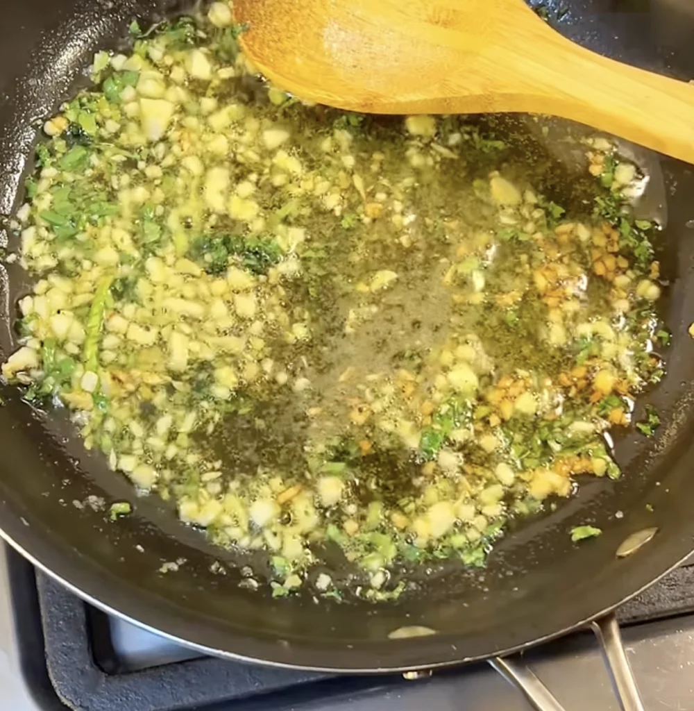 preparación patacones al ajillo